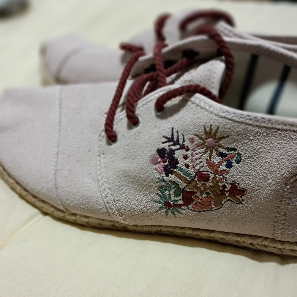 NIB Toms Bota Floral Embroidery Rope Sole Bootie